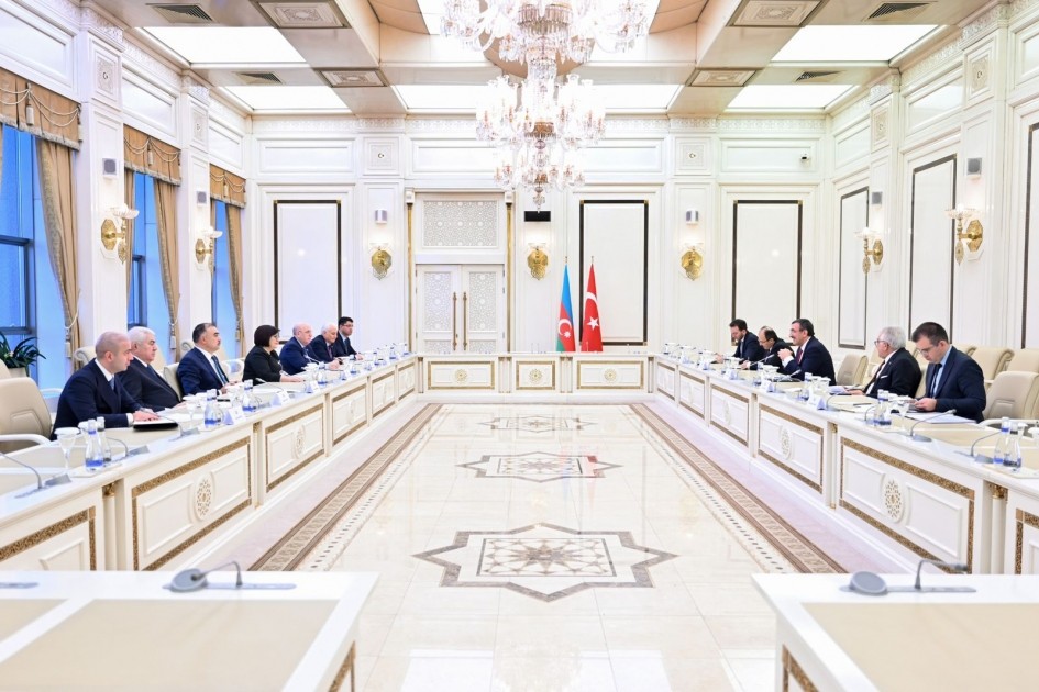 Cevdet Yılmaz Milli Məclisdə olub - FOTOLAR