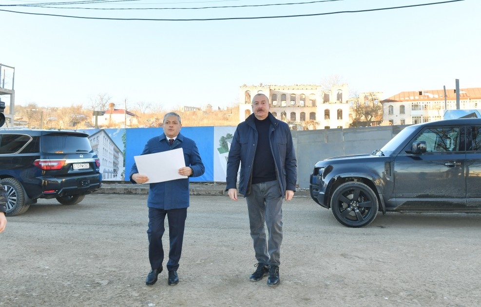 İlham Əliyev Şuşanın Qarabağ küçəsində - FOTOLAR