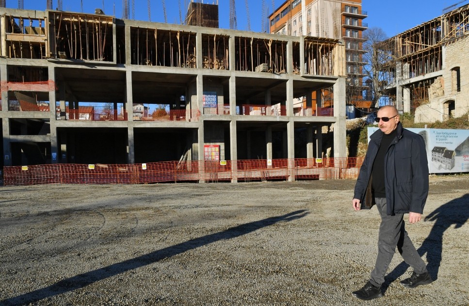 İlham Əliyev Şuşanın Qarabağ küçəsində - FOTOLAR