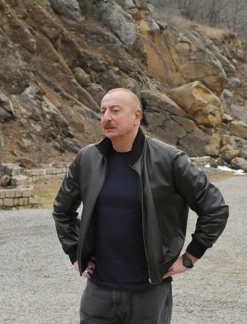 İlham Əliyev “Saxsı” bulağında - FOTOLAR (YENİLƏNİB)