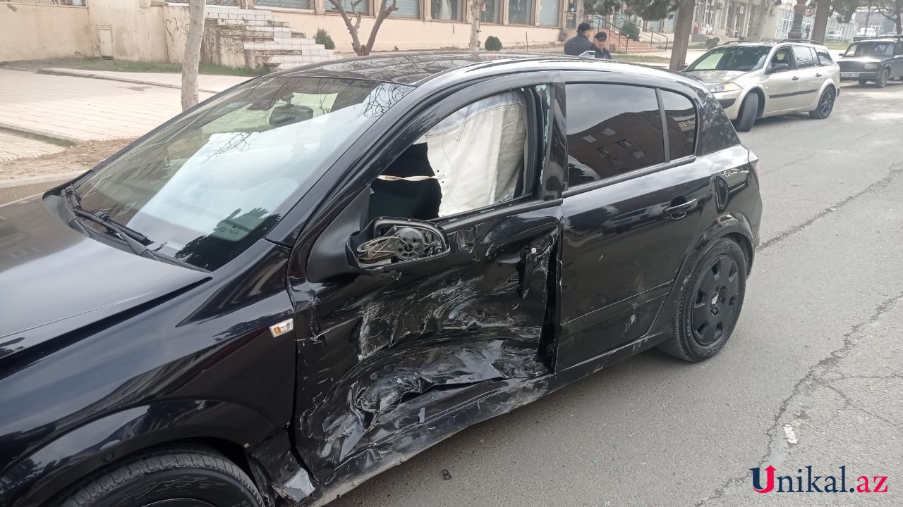 "Opel" "Mercedes"lə toqquşdu - FOTO