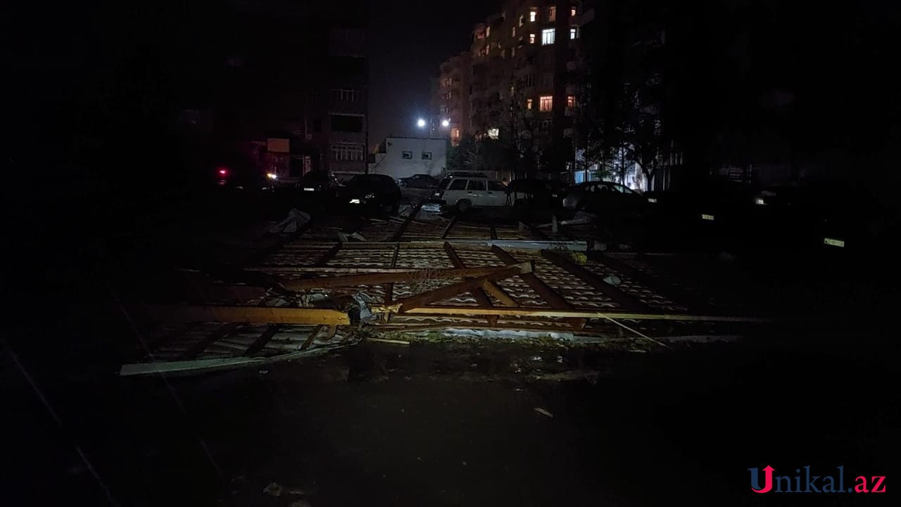 Qərb bölgəsində güclü külək fəsadlar törətdi - FOTOLAR (YENİLƏNİB)