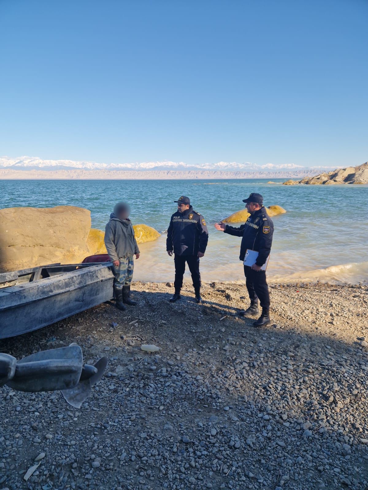 Yol kənarında balıq satanlar cərimələndilər - FOTOLAR