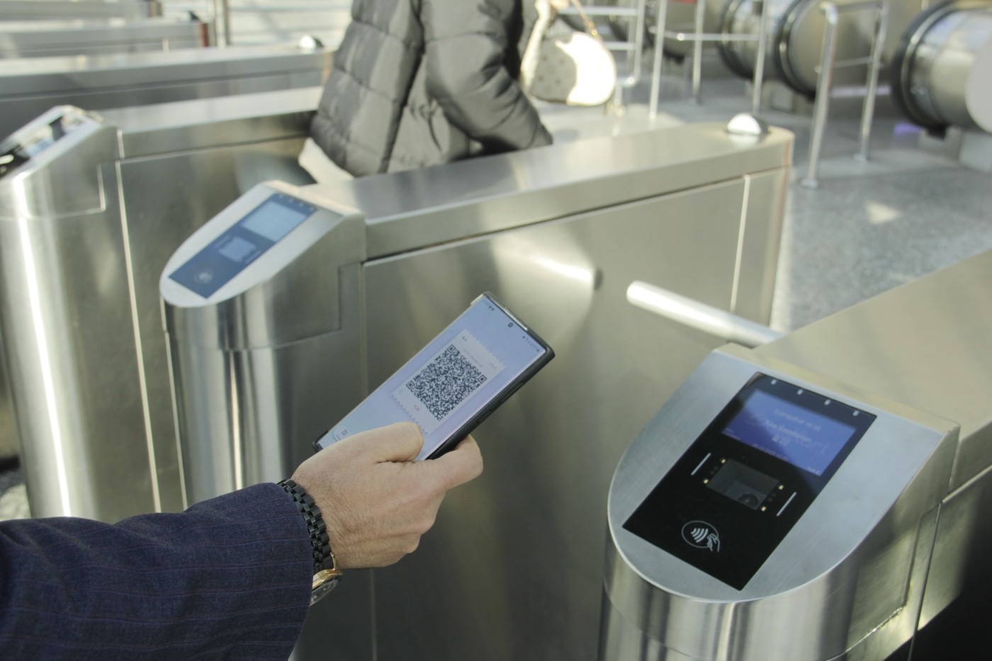 Metronun bütün stansiyalarında QR biletlə ödəniş mümkün oldu - FOTO