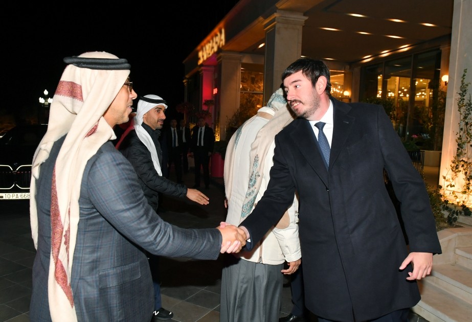 İlham Əliyev və oğlu BƏƏ Prezidentinin şərəfinə verilən rəsmi ziyafətdə - FOTOLAR