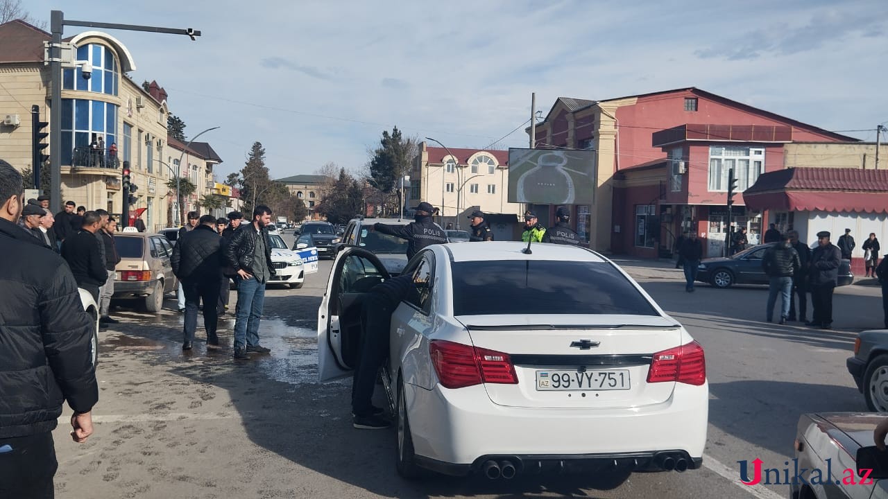 Təzyiqi qalxan sürücü qəza törətdi - FOTOLAR