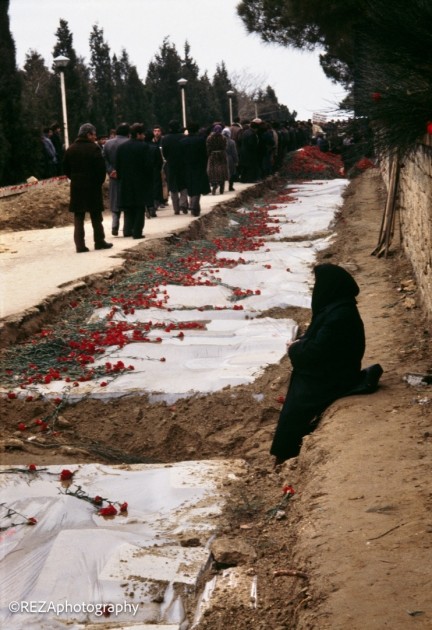 “Xatırladığım yalnız qırmızı və qara idi” - 20 Yanvar şahidi Reza Deqati