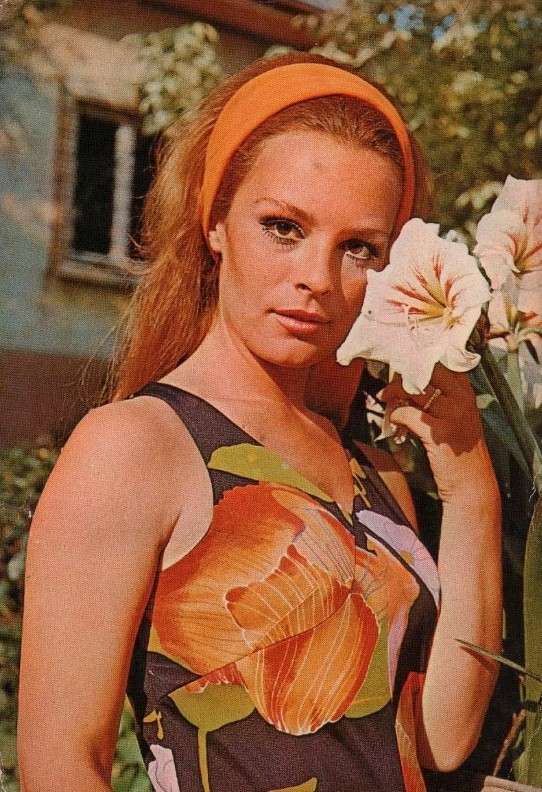 Özünü nənəsinə bənzətdi, izləyicilər ələ saldı