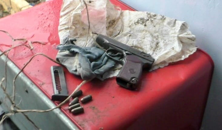 Mənzillərdən oğurluq edən şəxsin evindən silah tapıldı - FOTO