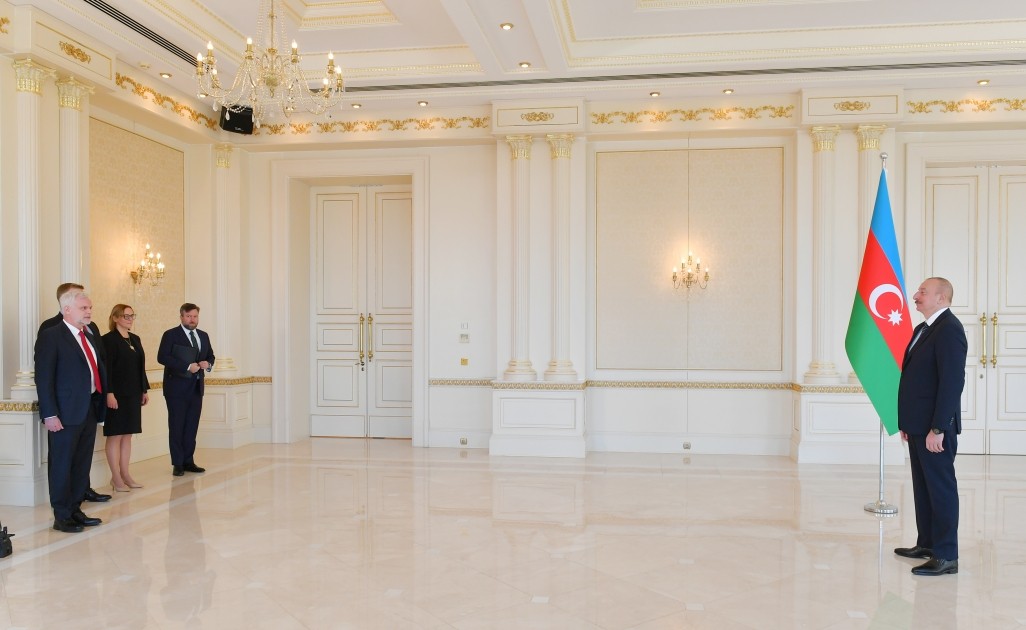 İlham Əliyev yeni səfirlərin etimadnamələrini qəbul etdi - FOTOLAR (YENİLƏNİB)