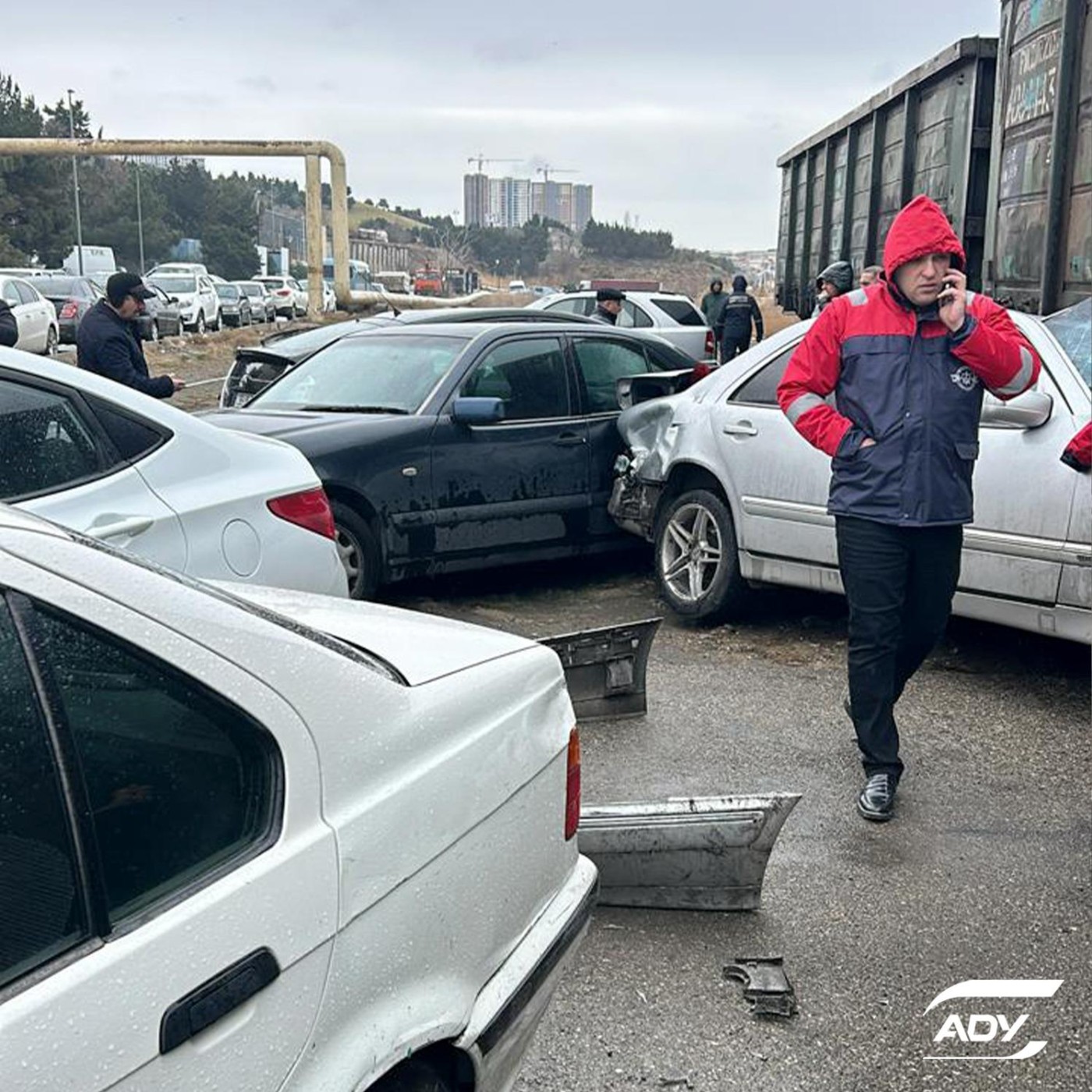 Bakıda dəmir yolu stansiyasında zəncirvari qəza - FOTO