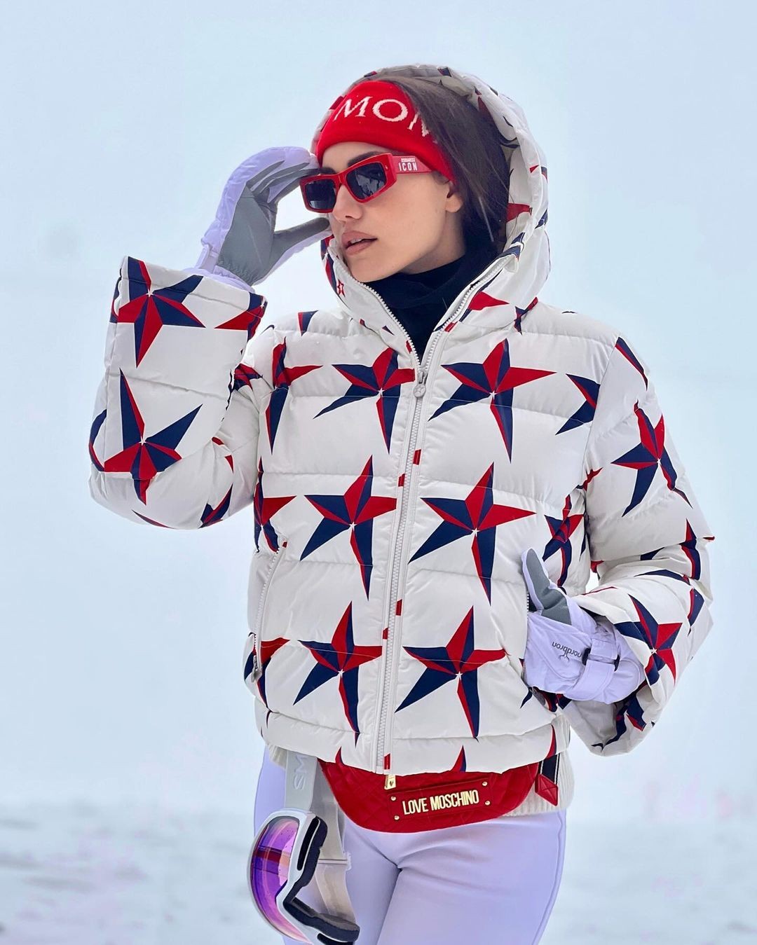 İzləyiciləri onu "qar kraliçası"na bənzətdi - FOTOLAR