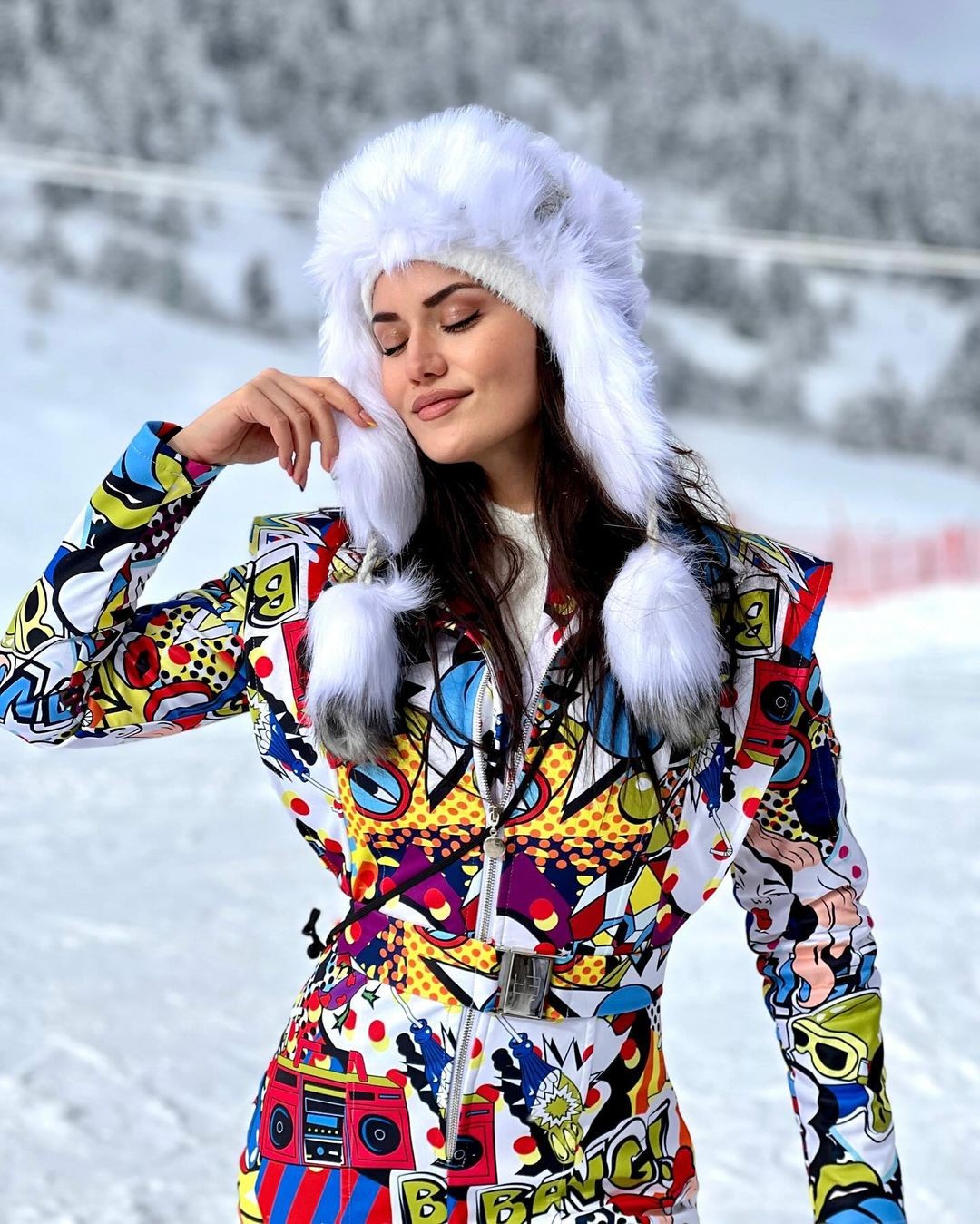 İzləyiciləri onu "qar kraliçası"na bənzətdi - FOTOLAR