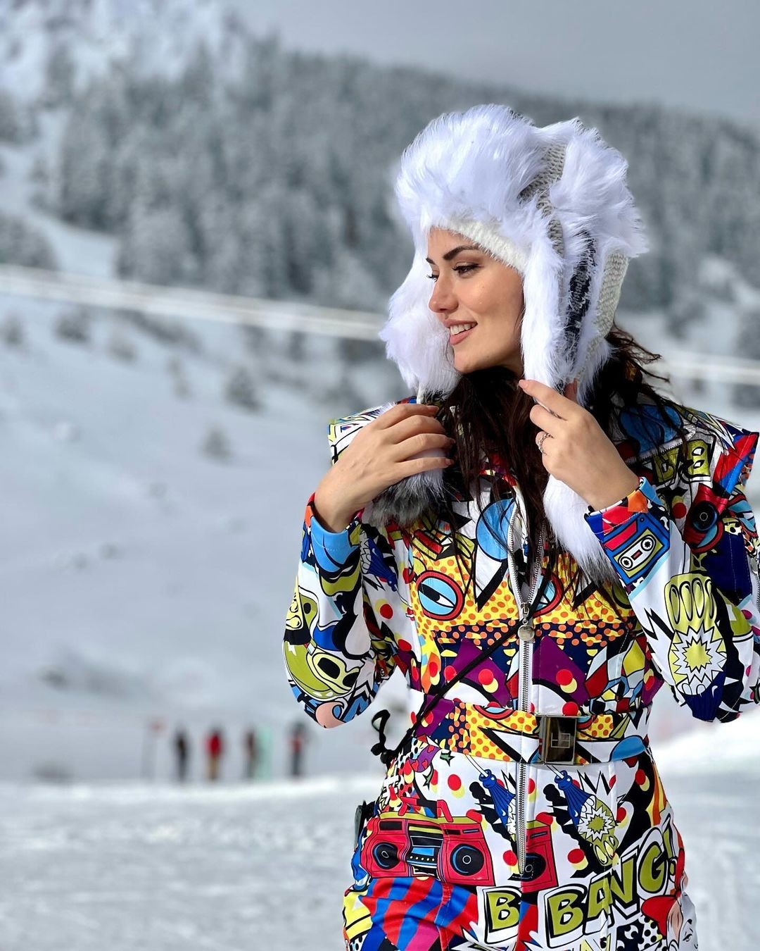 İzləyiciləri onu "qar kraliçası"na bənzətdi - FOTOLAR