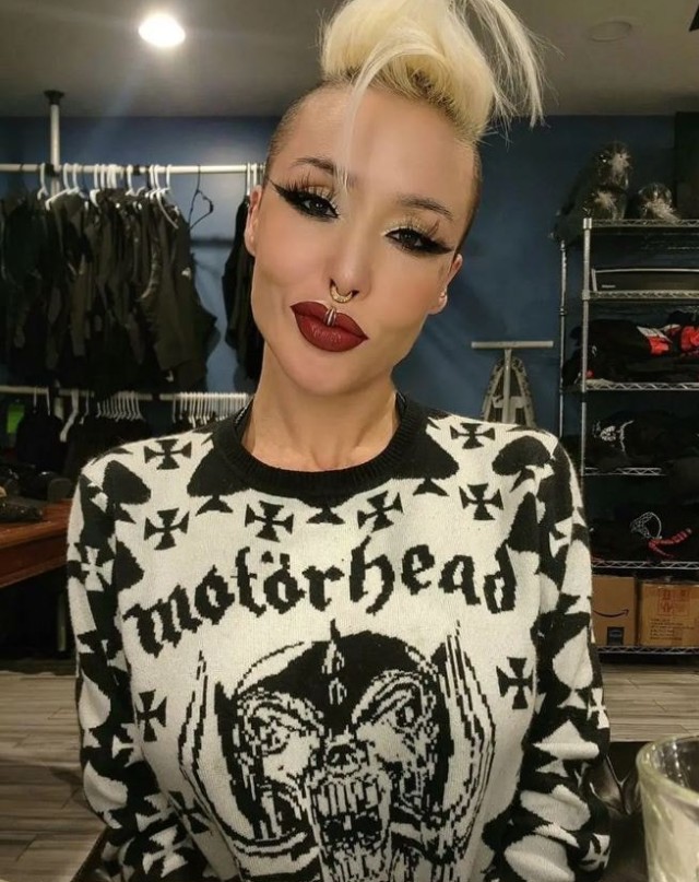 45 yaşlı model evində ölü tapıldı - FOTOLAR