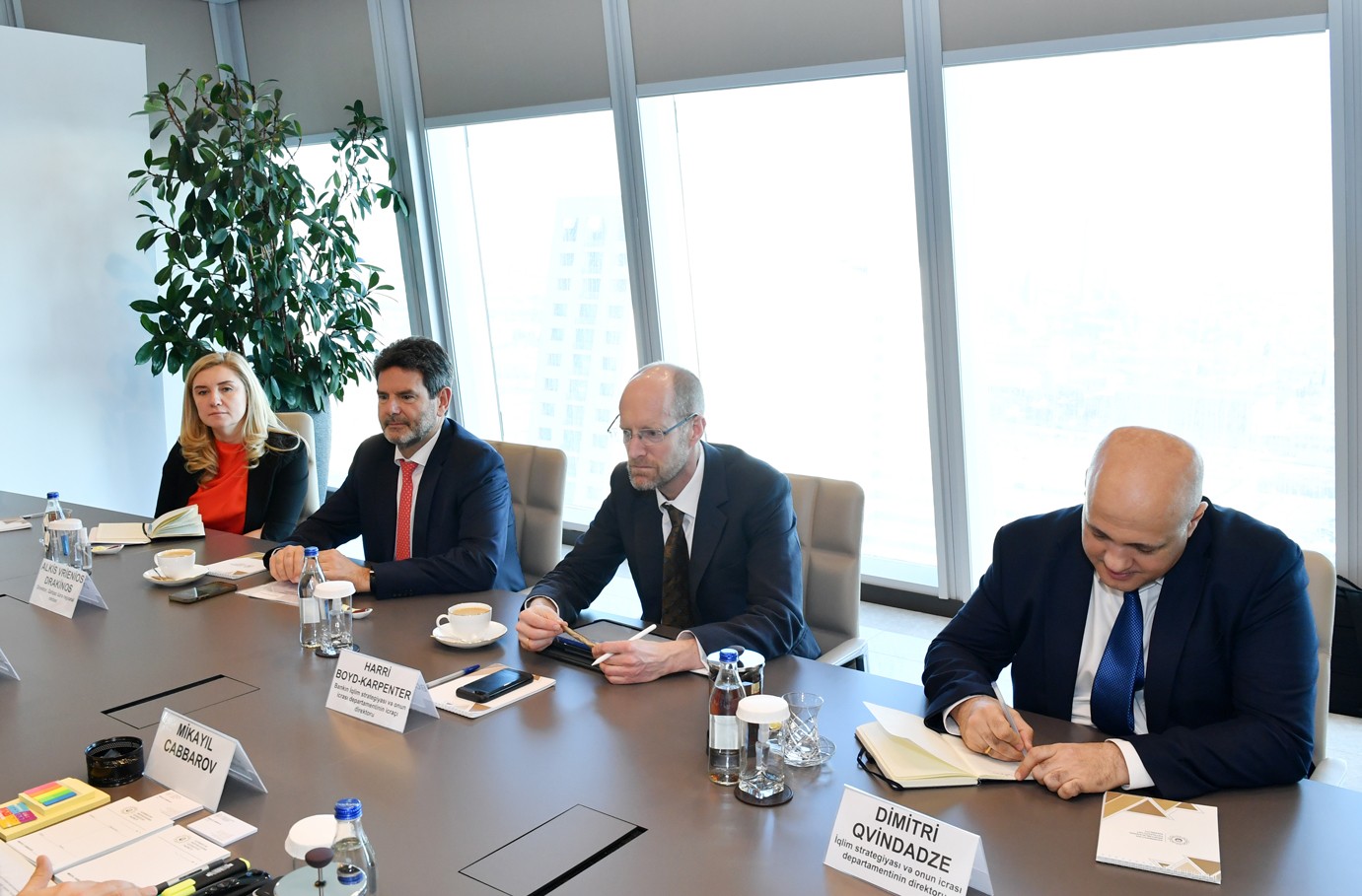 Avropa Yenidənqurma və İnkişaf Bankının rəsmiləri ilə görüş keçirildi - FOTO