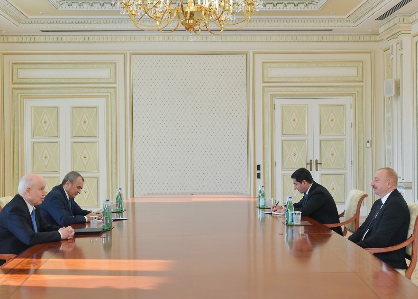 Prezident qəbullar keçirdi - YENİLƏNİB