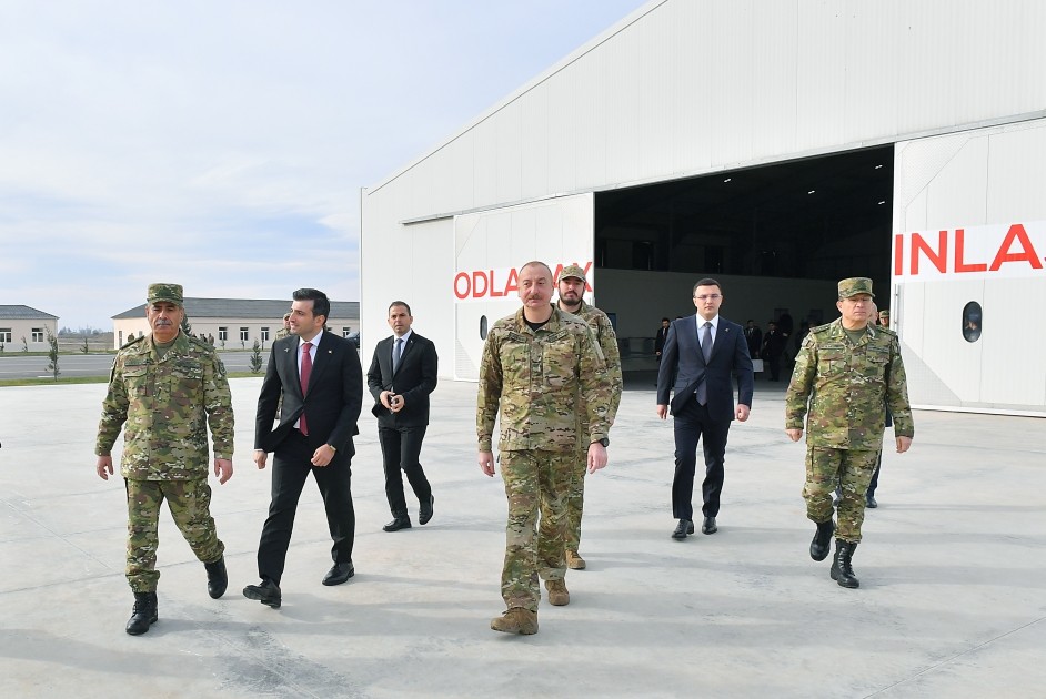 İlham Əliyev və oğlu “Akıncı” PUA-larının uçuşunu izlədilər - VİDEO (YENİLƏNİB)
