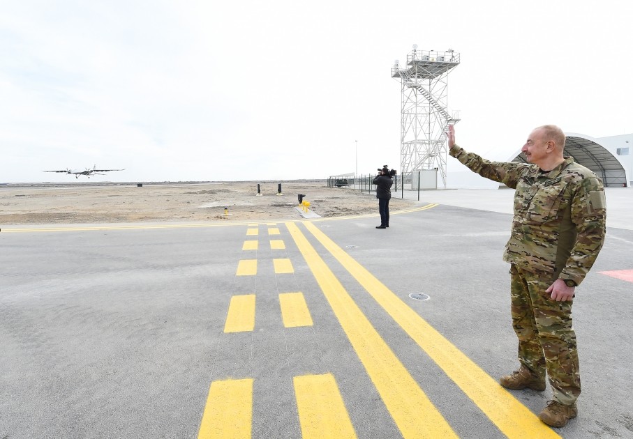 İlham Əliyev və oğlu “Akıncı” PUA-larının uçuşunu izlədilər - VİDEO (YENİLƏNİB)