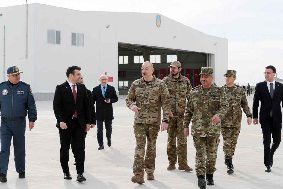 İlham Əliyev və oğlu “Akıncı” PUA-larının uçuşunu izlədilər - VİDEO (YENİLƏNİB)