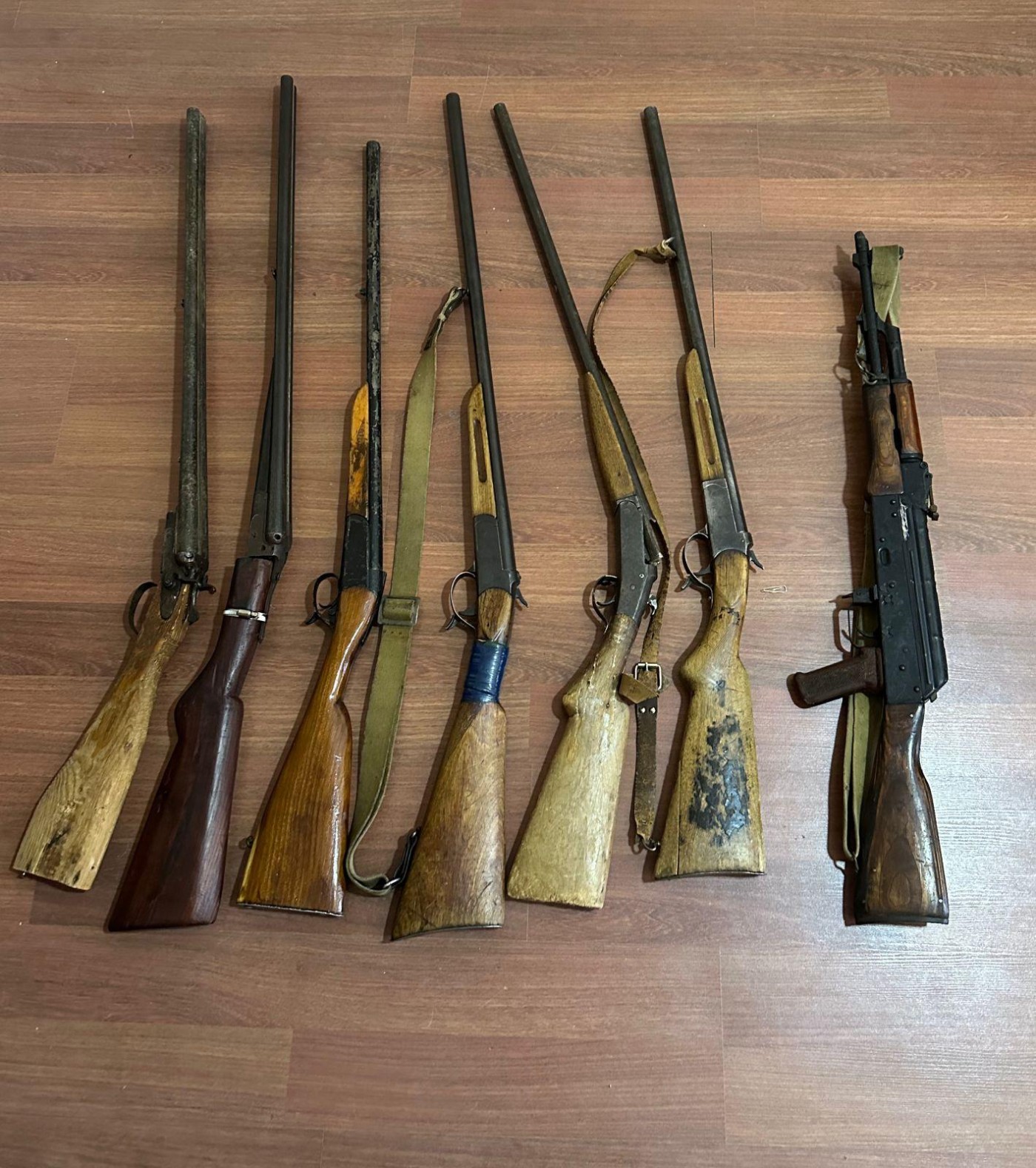 Polis Goranboyda əməliyyat keçirdi: 15 nəfər saxlanıldı (FOTO)