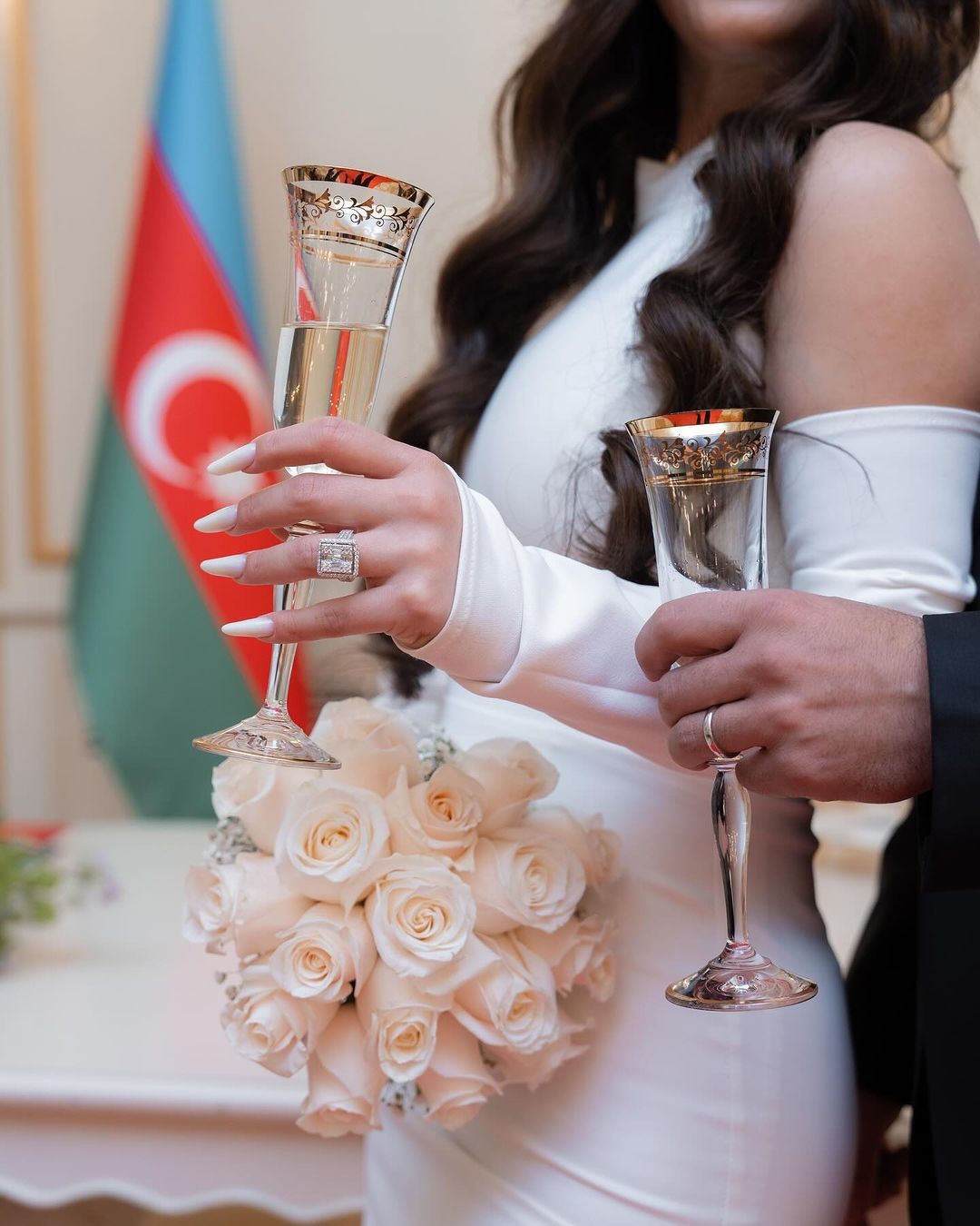 Aysun nikah fotolarını paylaşdı