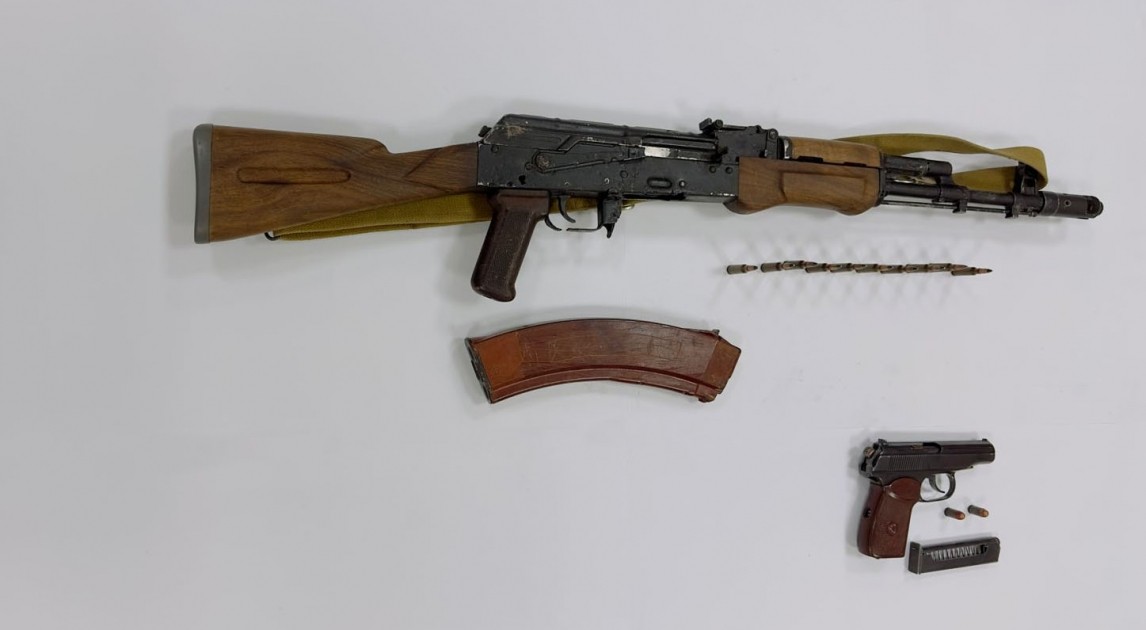 Şəkidə avtomat və tapança satmaq istəyən şəxs saxlanıldı - FOTOLAR