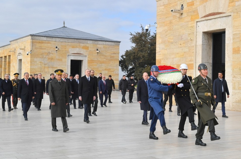 İlham Əliyev Ankarada Anıtqəbiri ziyarət etdi - FOTOLAR