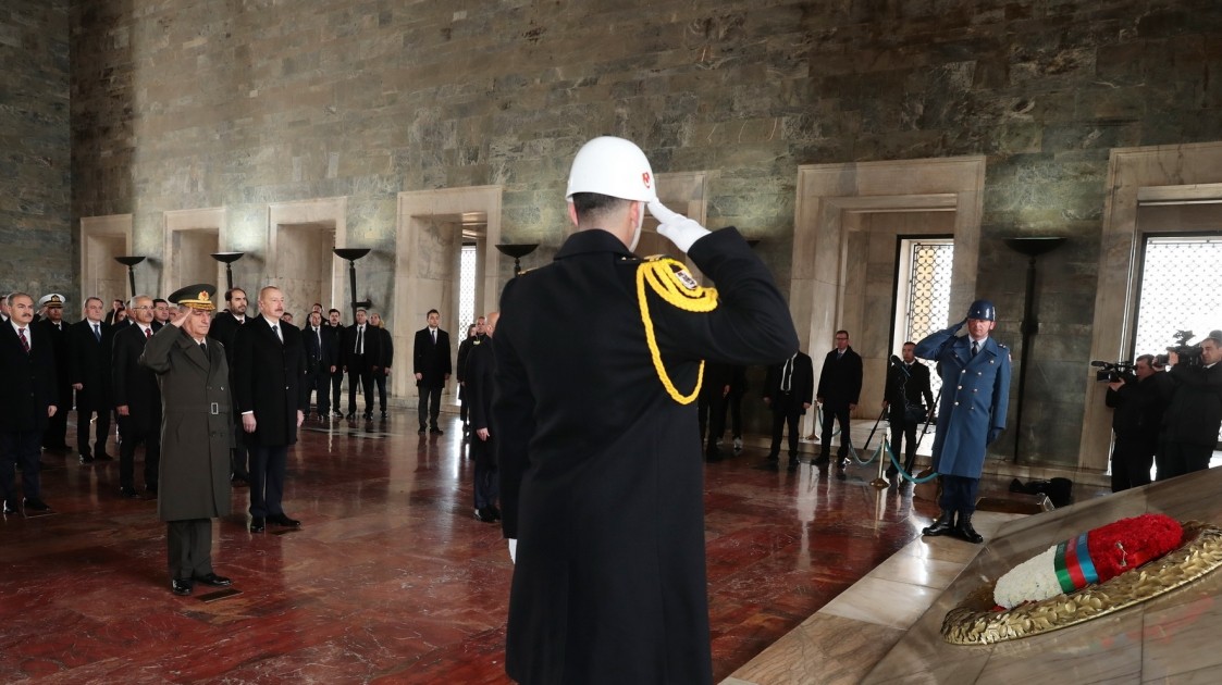 İlham Əliyev Ankarada Anıtqəbiri ziyarət etdi - FOTOLAR