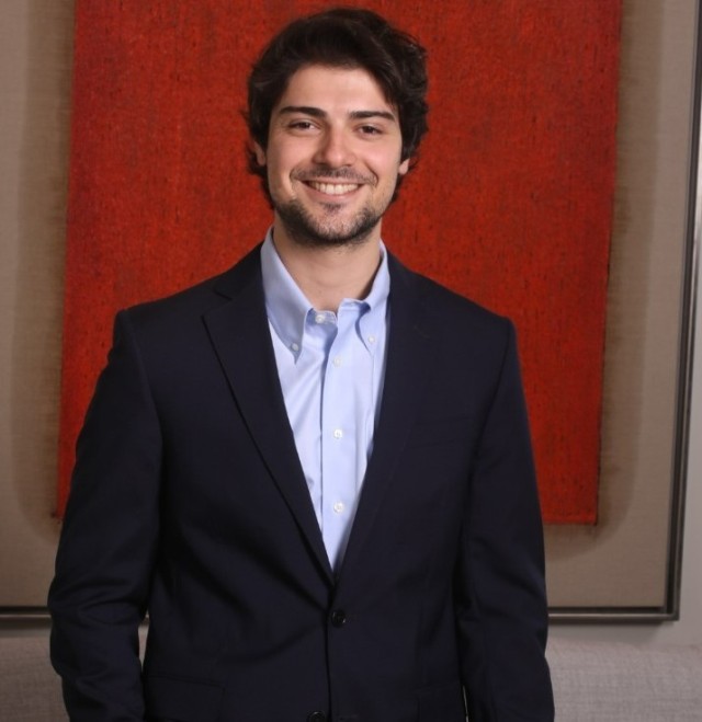 Hadisə məşhur şirkətin varisi ilə sevgilidir - VİDEO