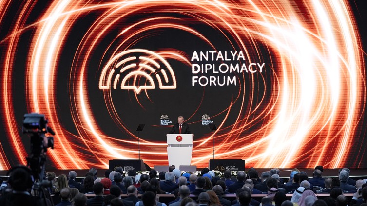 YAP nümayəndə heyəti III Antalya Diplomatiya Forumunda iştirak EDİR