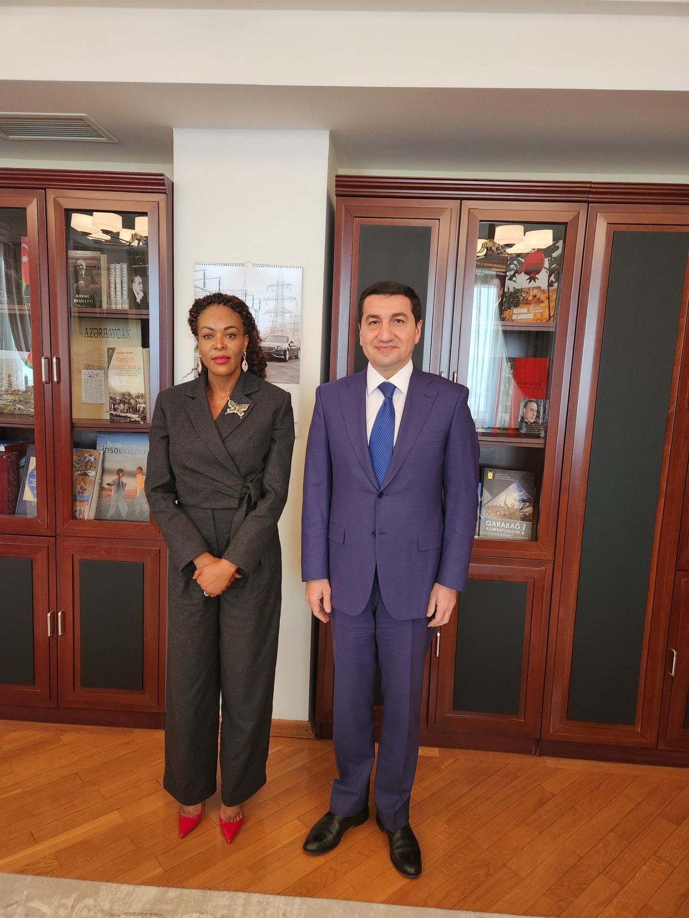 Hikmət Hacıyev səfir və müşavirlə görüşdü - YENİLƏNİB