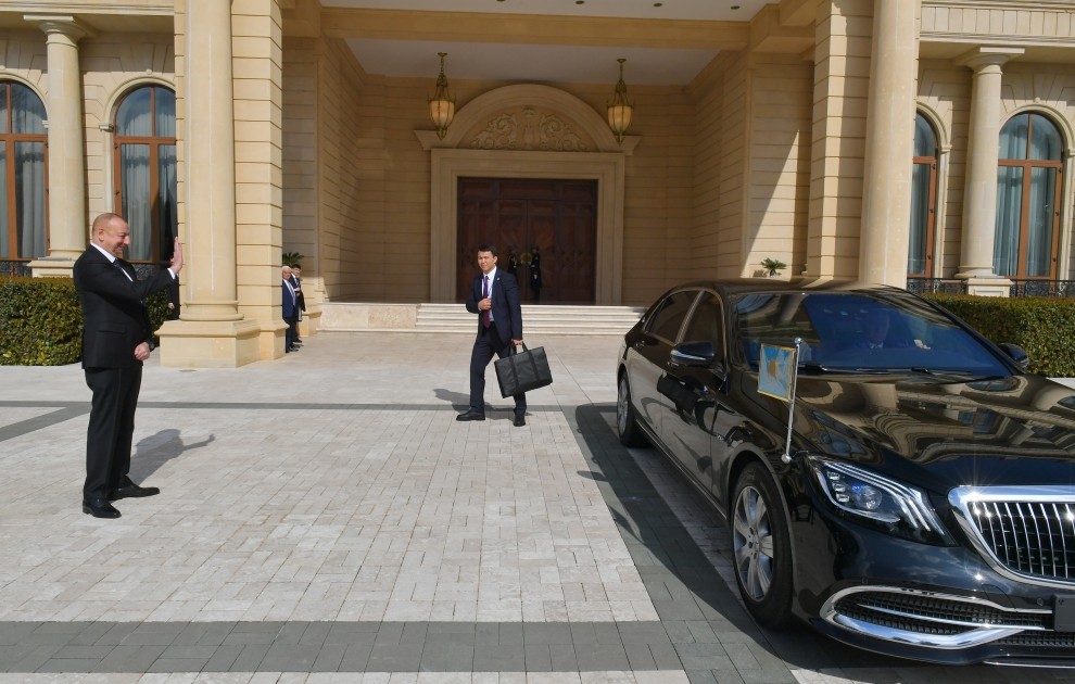 İlham Əliyev və Tokayev mətbuata bəyanatlarla çıxış etdilər - YENİLƏNİB (FOTOLAR)