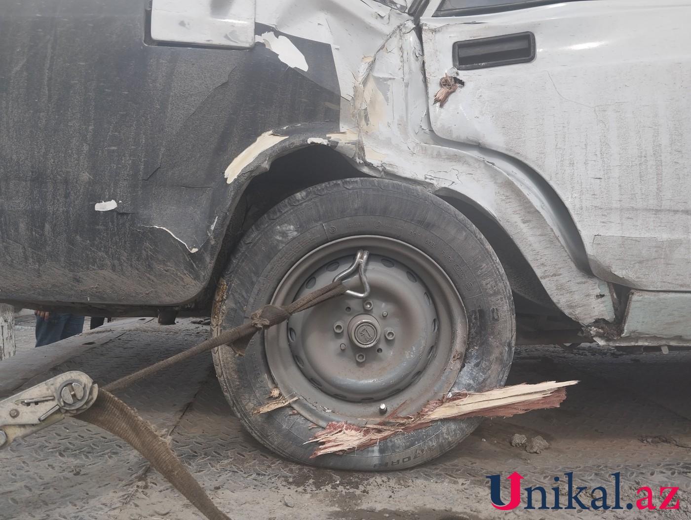 Xaçmazda avtomobil ağaca çırpıldı - Xəsarət alan var (FOTOLAR)