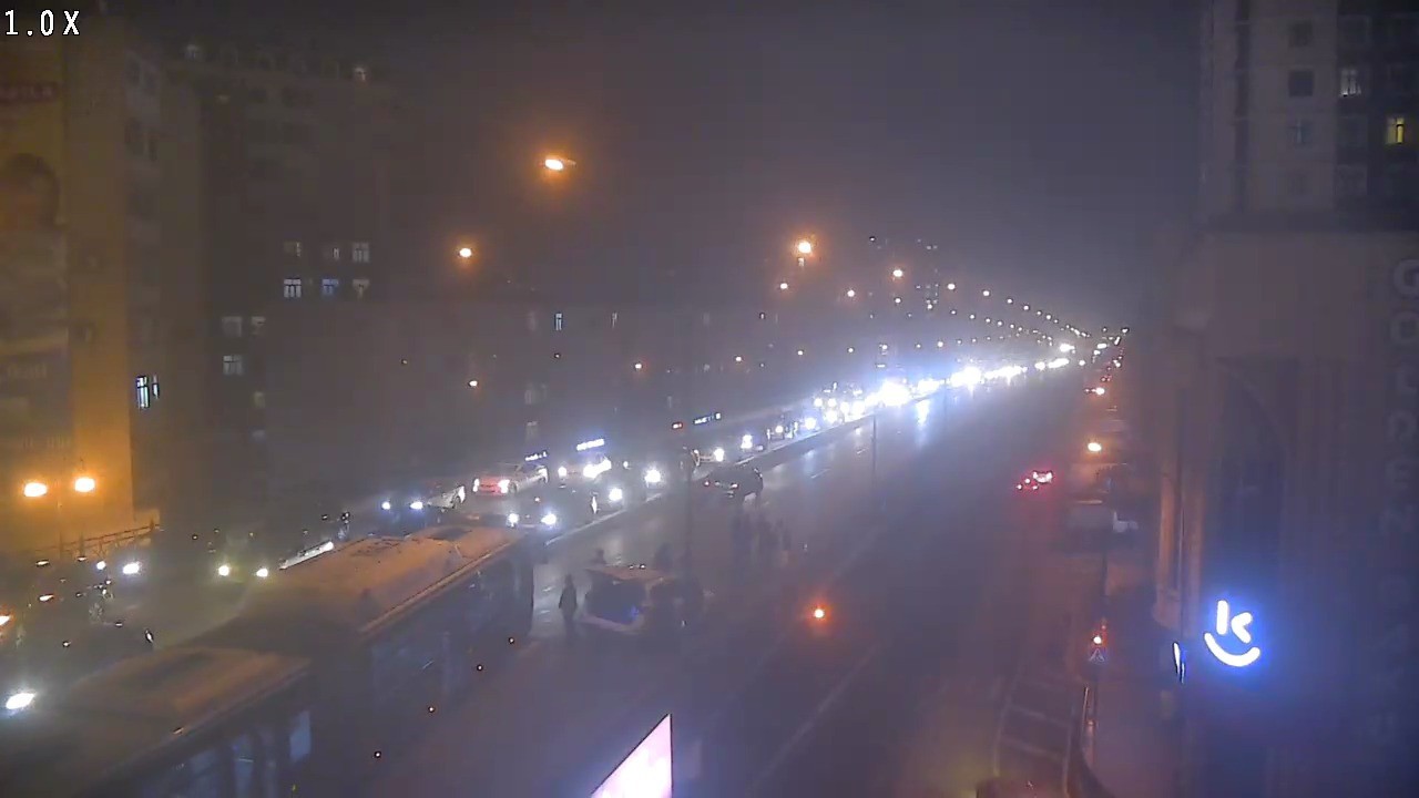 Bakıda körpünün üzərində baş verən qəza sıxlıq yaratdı - FOTO