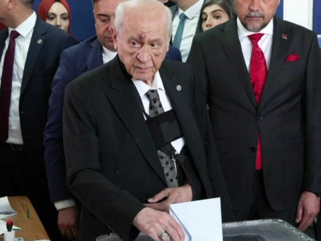 Baxçalının üzünə nə olub? - FOTOLAR