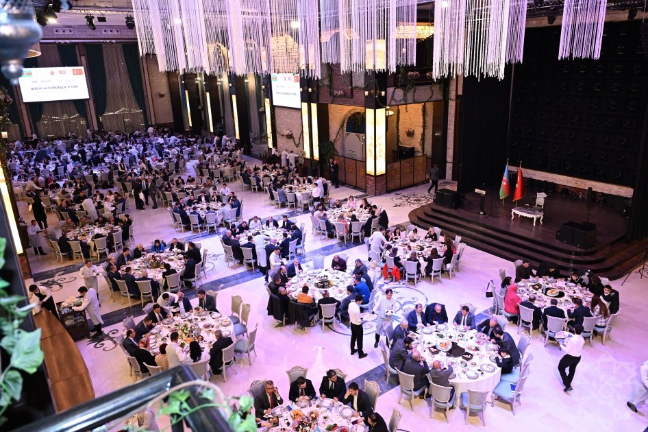 Türkiyə səfirliyi Bakıda iftar süfrəsi açdı - FOTOLAR