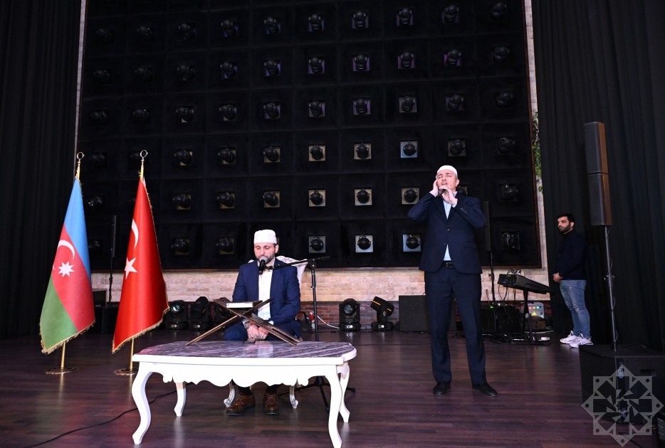 Türkiyə səfirliyi Bakıda iftar süfrəsi açdı - FOTOLAR