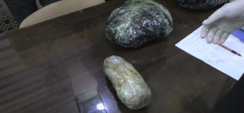 Polis silah-sursat gəzdirən və narkokuryerlik edən şəxsləri saxladı - FOTOLAR