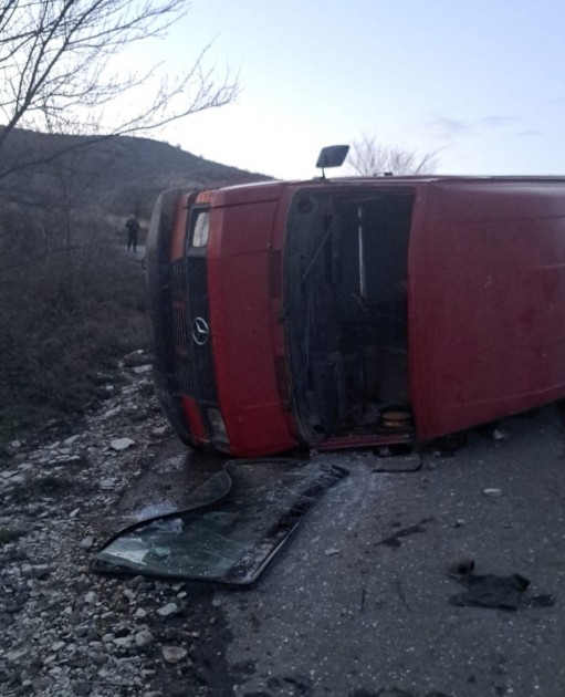 Xocavənddə fəhlələri daşıyan mikroavtobus aşdı - Yaralılar var (YENİLƏNİB)