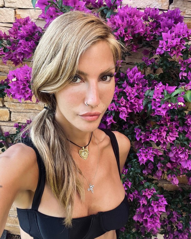 Çağla Şıkelin yeni imici bəyənilmədi - FOTOLAR