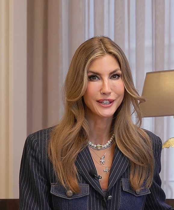 Çağla Şıkelin yeni imici bəyənilmədi - FOTOLAR