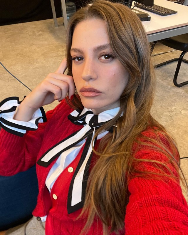 Serenay Sarıkaya müğənni ilə eşq yaşayır - FOTOLAR