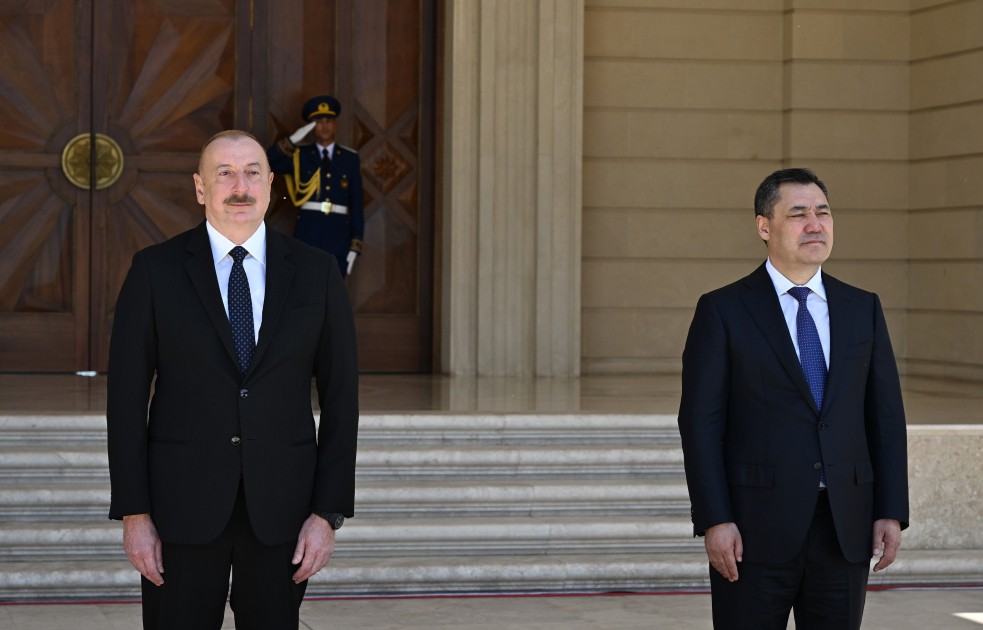 Qırğızıstan Prezidentinin rəsmi qarşılanma mərasimi olub - YENİLƏNİB (FOTOLAR)