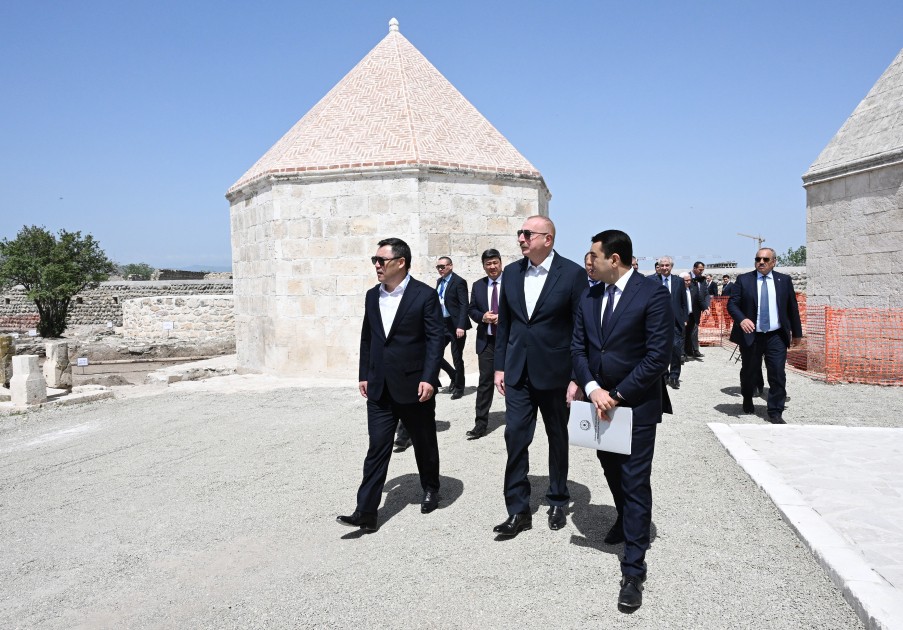 İlham Əliyev Japarova Qarabağ atı hədiyyə etdi - FOTOLAR (YENİLƏNİB)