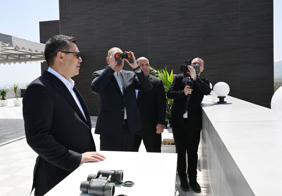 Azərbaycan və Qırğızıstan prezidentləri Ağdam Konfrans Mərkəzi ilə tanış olublar - FOTOLAR (YENİLƏNİB)