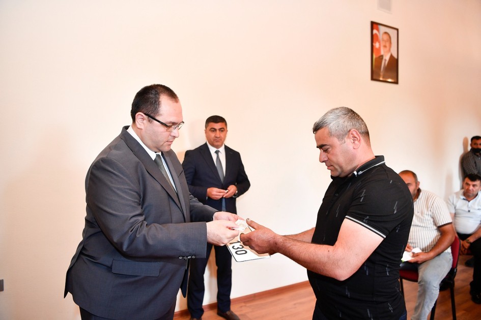 Məcnun Məmmədov Ağstafada vətəndaşları qəbul edib - FOTOLAR