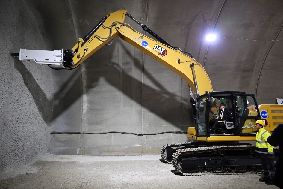 İlham Əliyev Əhmədbəyli-Füzuli-Şuşa yolundakı birinci tunelin açılışında - FOTOLAR (YENİLƏNİB)