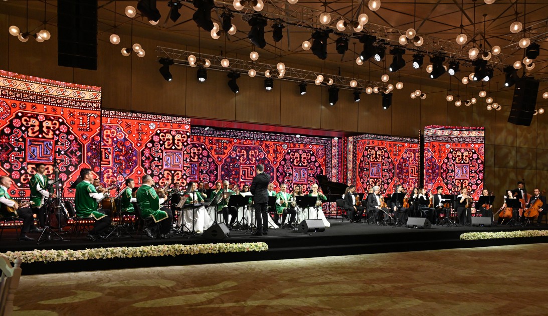 Lukaşenkonun şərəfinə ziyafət verildi - FOTOLAR (YENİLƏNİB)