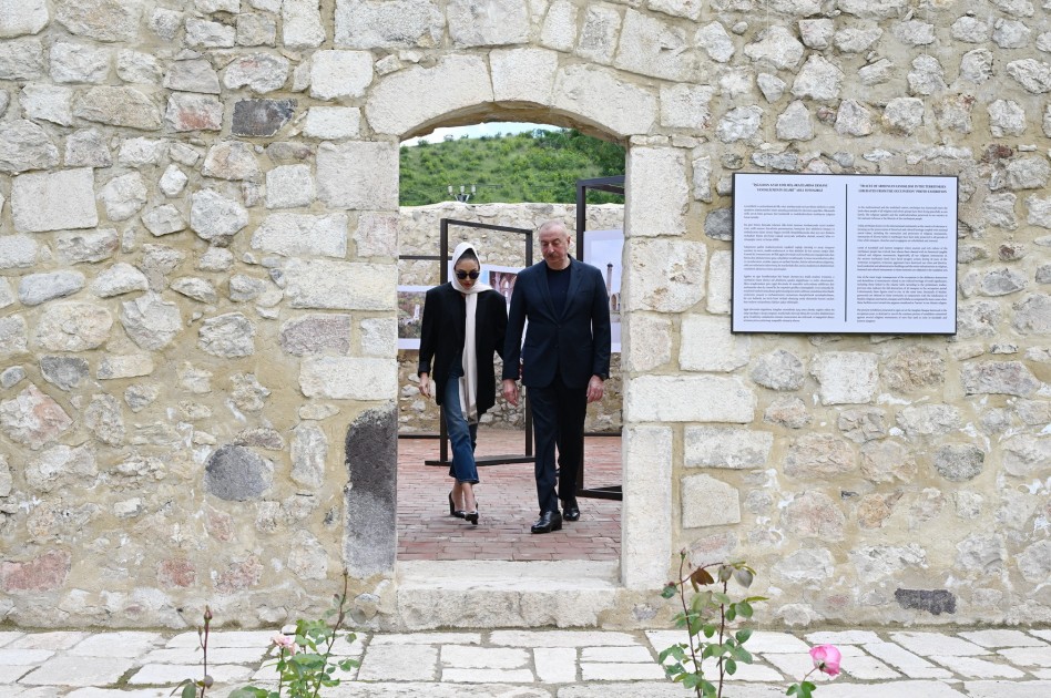 İlham Əliyev və Mehriban Əliyeva Zəngilan məscidinin açılışında iştirak ediblər - FOTOLAR